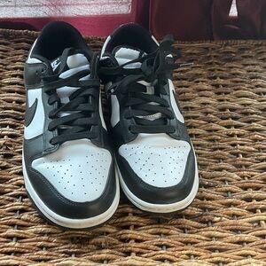 Nike Men's Black and White Sneakers